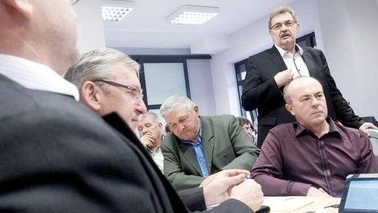 Jak sobie radzić z nadprodukcją mleka? Gospodarstwom grozi upadek