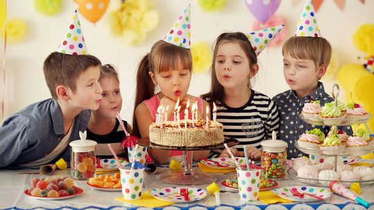 Jak stworzyć wyjątkową atmosferę na przyjęciu urodzinowym?