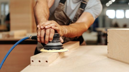 Jak szlifować lepiej szlifierką mimośrodową – 5 rad dla początkujących