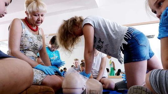 Jak udzielać pierwszej pomocy? Wakacyjne szkolenie dla dzieci
