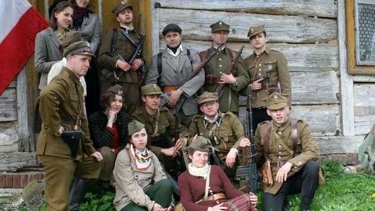 Jak wciągnąć młodych ludzi do patriotyzmu historycznego? Budują żywy pomnik „Zapory”