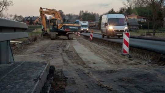 Jak wiosna, to objazdy na krajowej "74". Drogowcy wracają do pracy