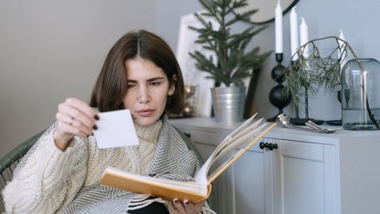 Jak wprowadzić zimową magię do wnętrz – inspiracje na tegoroczne święta