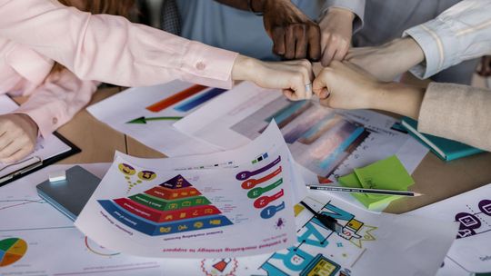 Jak wybrać agencję marketingową i o co zapytać na pierwszym spotkaniu