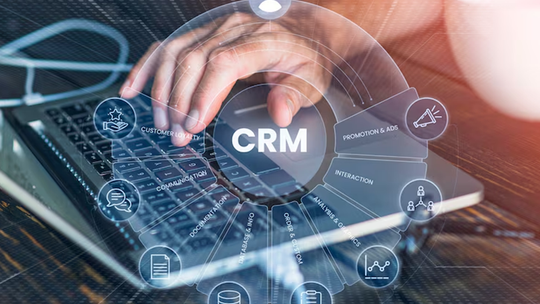 Jak wybrać CRM dla małej firmy? Kryteria, które mają znaczenie dla lokalnych przedsiębiorców