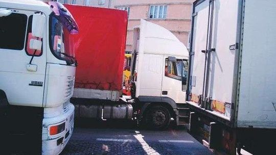 Jak wygonić tiry z miasta? Ratusz chce by od 1 stycznia jeździły tylko obwodnicą