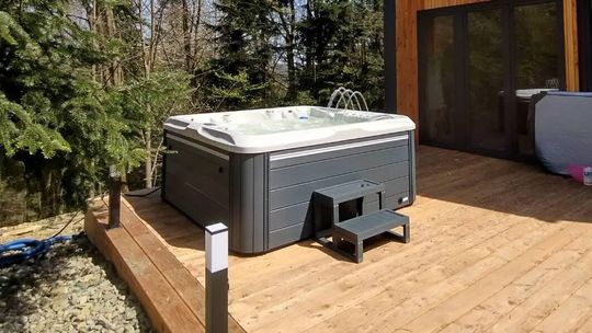 Jak zabezpieczyć i dbać o swoje jacuzzi ogrodowe?