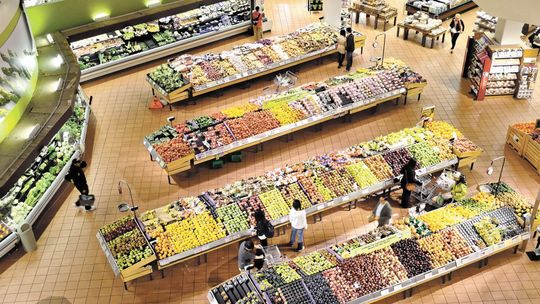 Jak zakaz handlu wpłynął na zwyczaje Polaków? Raport