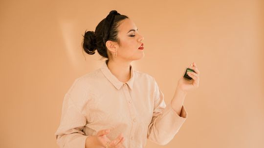 Jak zapach wpływa na to, jak postrzegają nas inni w nowym otoczeniu?