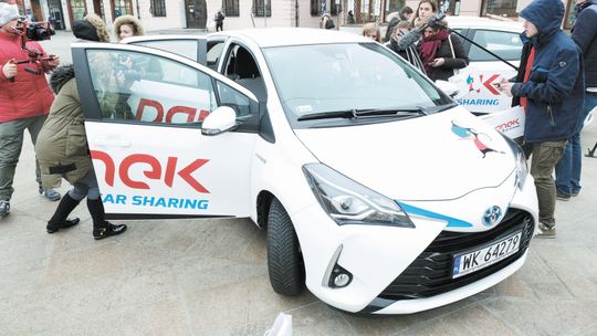 Jak zaparkować za darmo na lubelskim lotnisku? Musisz przyjechać tym samochodem