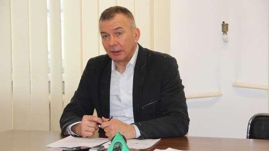 Jak zmienić oznakowanie dróg w pow. bialskim. Poseł pyta i rozdaje odblaski