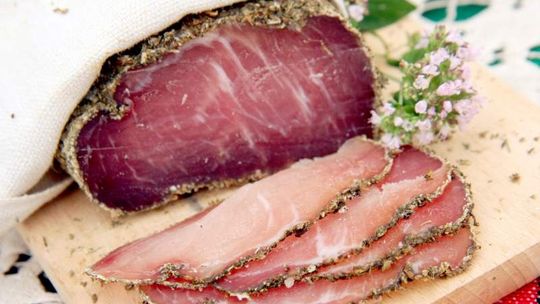 Jak zrobić zakwas na żurek, białą kiełbasę i zamarynować mięso. Przepisy na tradycyjne święta