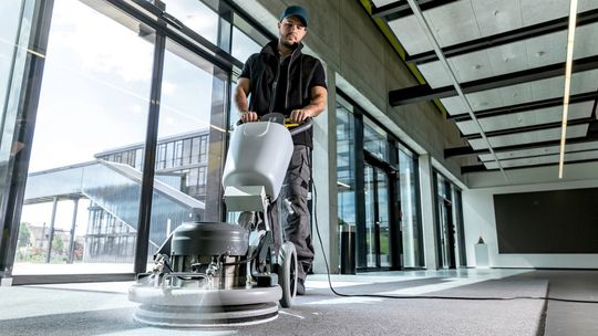 Jaka szorowarka do dywanów – co trzeba wiedzieć o szorowarkach?