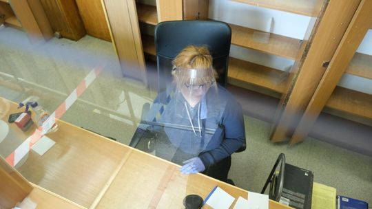 Jakie maseczki trzeba nosić zamiast przyłbic? Wyjaśniamy