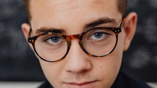 Jakie okulary korekcyjne są najlepsze i najmodniejsze w 2026 roku?