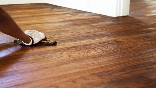 Jakie podłogi są najlepsze do mieszkań z małymi dziećmi?