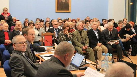 Jakie podwyżki i dla kogo? Kto zyskał, a kto stracił? Puławy mają budżet na 2017 r.