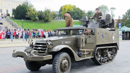 Jakie pojazdy historyczne zobaczymy na defiladzie z okazji Święta Niepodległości?