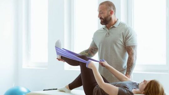 Jakie wybrać łóżko rehabilitacyjne, na co zwrócić uwagę? 