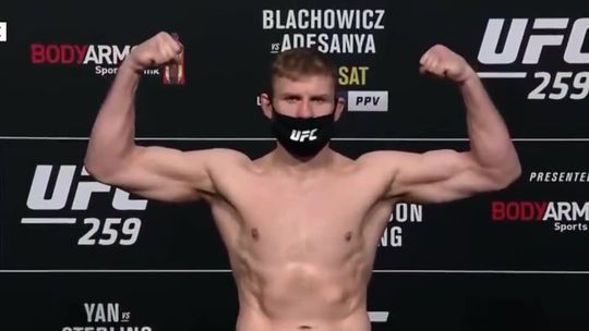 Jan Błachowicz obronił mistrzowski pas prestiżowej federacji UFC w wadze półciężkiej! 