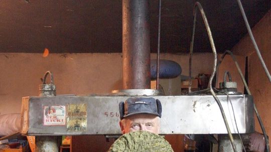 Jan Kliczka sam robi olej. \"Bez niego nie ma świąt\" (zdjęcia)