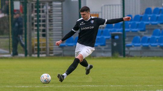 Janowianka mimo gry w dziesiątkę rozbiła Ładę, Kryształ grał do końca i dobrej formy Opolanina ciąg dalszy