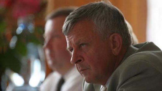 Janowiec: Dyrektor kontra wójt. Nie widać końca sporu