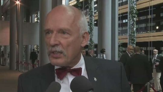 Janusz Korwin-Mikke bez immunitetu. Odpowie za spoliczkowanie Boniego