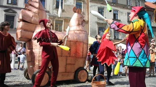 Jarmark Jagielloński. Kura, stragany, gra muzyka. Sprawdź program