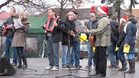 Jarmark z kiermaszem i gorącymi potrawami