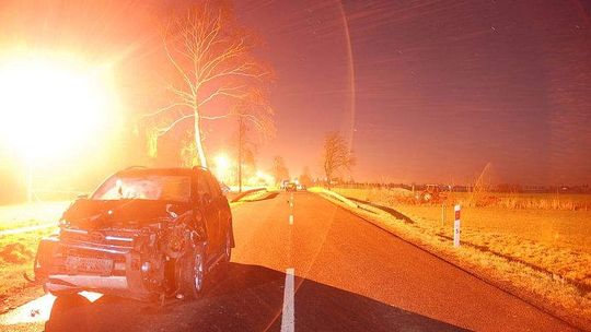 Jarosławiec: Toyota zjechała w grupę ludzi. Dwie osoby nie żyją (zdjęcia)