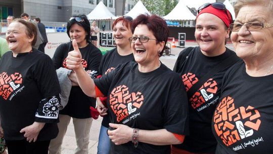 Jarzębina w Brukseli śpiewa \"Koko Euro spoko\" (wideo)