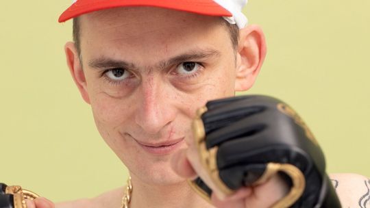 Jaś Kapela z tomem wierszy "Wojownik MDMA" w Księgarni Dosłownej