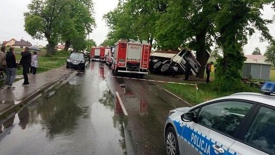 Jawidz: Chciał skręcić, w tym samym czasie wyprzedzała go ciężarówka