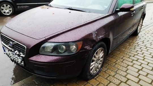 Jazda całą szerokością drogi, kolizja i ucieczka. Pijanego prokuratora znaleźli po kilku godzinach