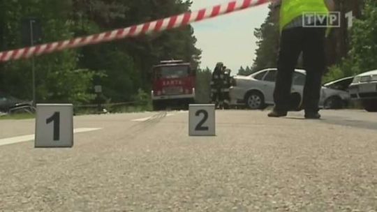 Jazda po polsku. Zaostrzenie przepisów niewiele zmieniło (wideo)