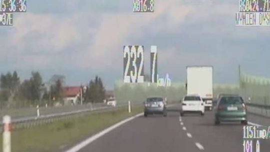 Jechał 232 km/h na S17. Nie miał prawa jazdy, bo stracił je za prędkość