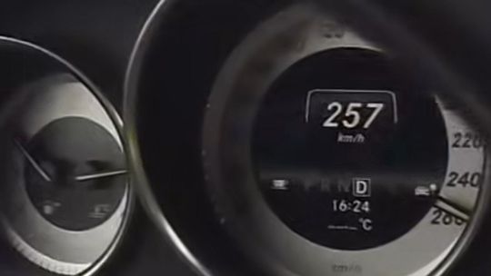 Jechał 257 km/h i pochwalił się w sieci. Namierzyła go policja