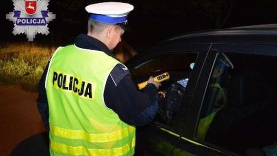 Jechał lewą stroną drogi. Miał dwa promile