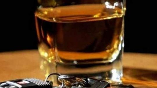 Jechał po alkoholu. Chciał wręczyć policjantom 4 tysiące euro