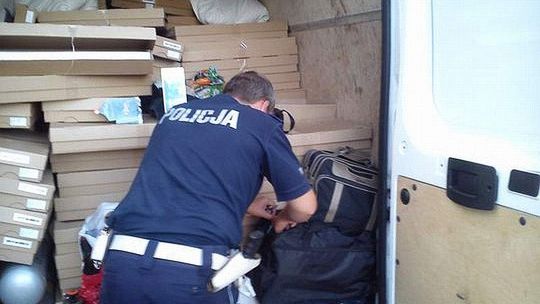 Jechał szybko i z nielegalnym towarem