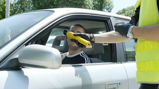 Jechał wężykiem po zakupy