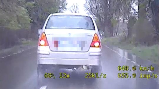 Jechał wężykiem przez pow. łukowski. Mamy nagranie z radiowozu 