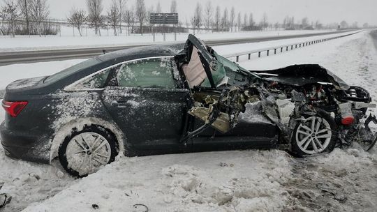 Jechał za blisko TIR-a. Nie zdążył zahamować
