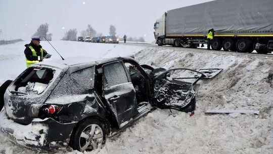 Jechali w góry, czołowo zderzyli się z tirem. 26-latek nie żyje