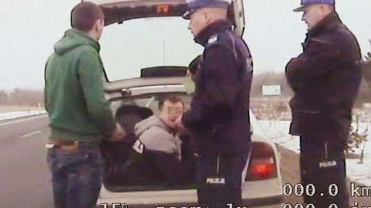 Jechali z Ukrainy na Litwę. Jeden podróżował w bagażniku (wideo)