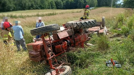 Jeden ciągnik przygniótł kobietę, a drugi wiózł pijanego traktorzystę. Skończyło się wypadkiem
