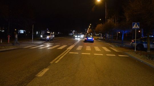 Jeden kierowca się zatrzymał, drugi potrącił dziewczynki na przejściu