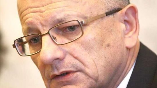 Jeden podpis Krzysztofa Żuka, tydzień sporów ws. uchodźców