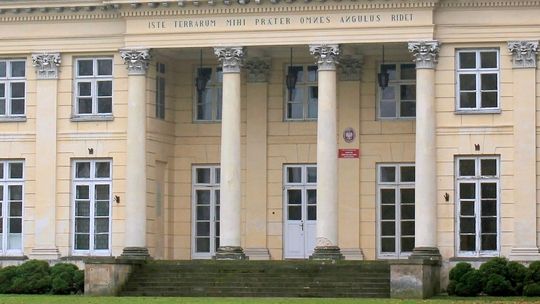 Jeden z najstarszych budynków w Puławach niszczeje. Będą pieniądze na remont? 